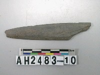 藏品(磨製石矛殘件)的圖片